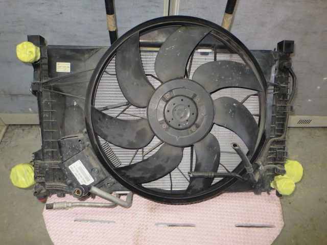 ベンツ C200 コンプレッサーラジエーター コンデンサー 16718拍卖