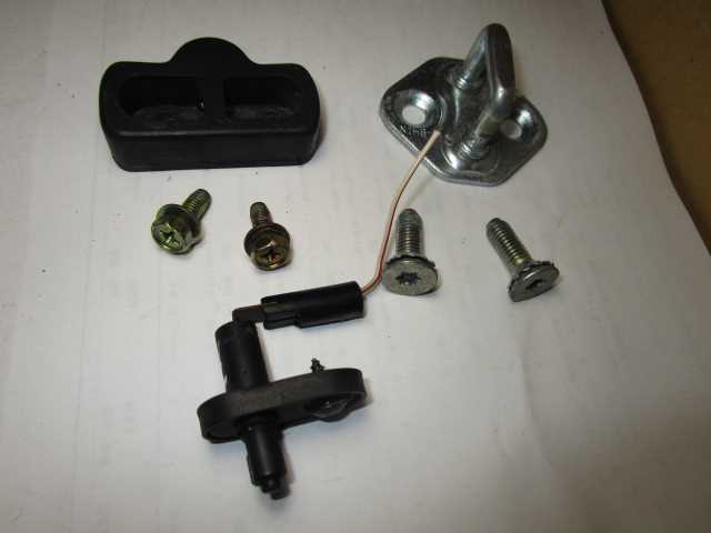 NB6C ロードスター 左 ドア ストライカー スイッチ 27573拍卖