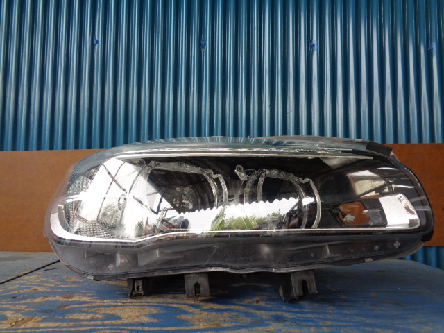 AZ433 BMW F45 2シリーズ ヘッドライト 右 7214906拍卖