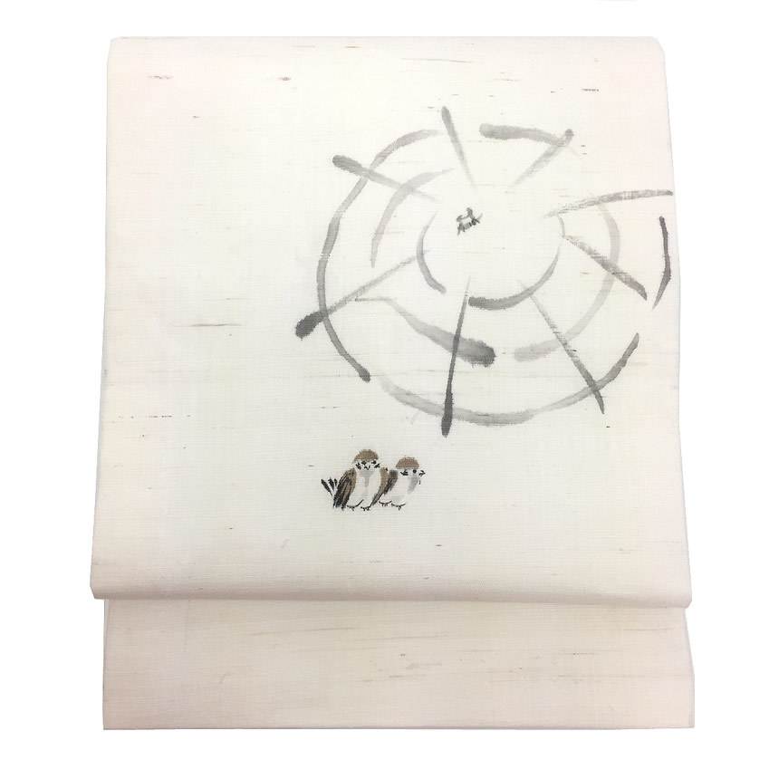 京やI400 夏の名古屋帯 本麻 麻100% 九寸名古屋仕立て 夏帯 九寸名古屋帯 麻 桐生織物協同組合謹製 桐生織 雀 蜘蛛 白地 未使用 新品拍卖