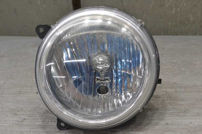 ジープ チェロキー(KJ37) 純正 破損無 取付OK 動作保証 左 ヘッドライト ハロゲン レベライザー付 k069692拍卖