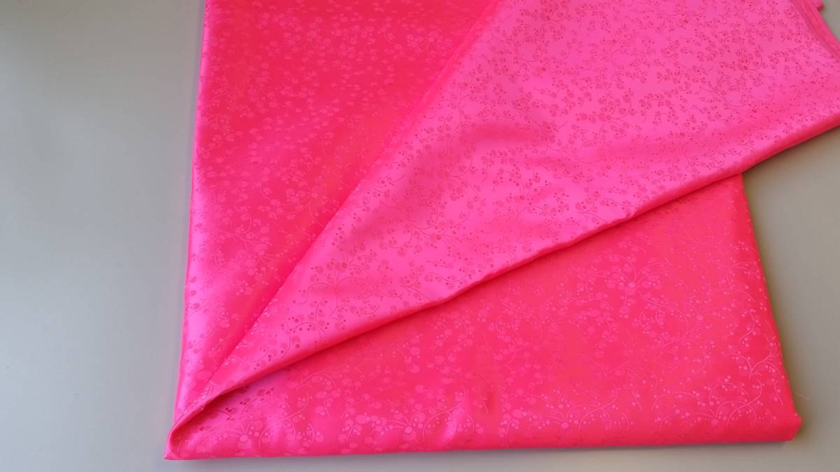 韓国布(チマチョゴリ)ハギレ タン 濃ピンク色 新柄小花 まとめて決済可拍卖