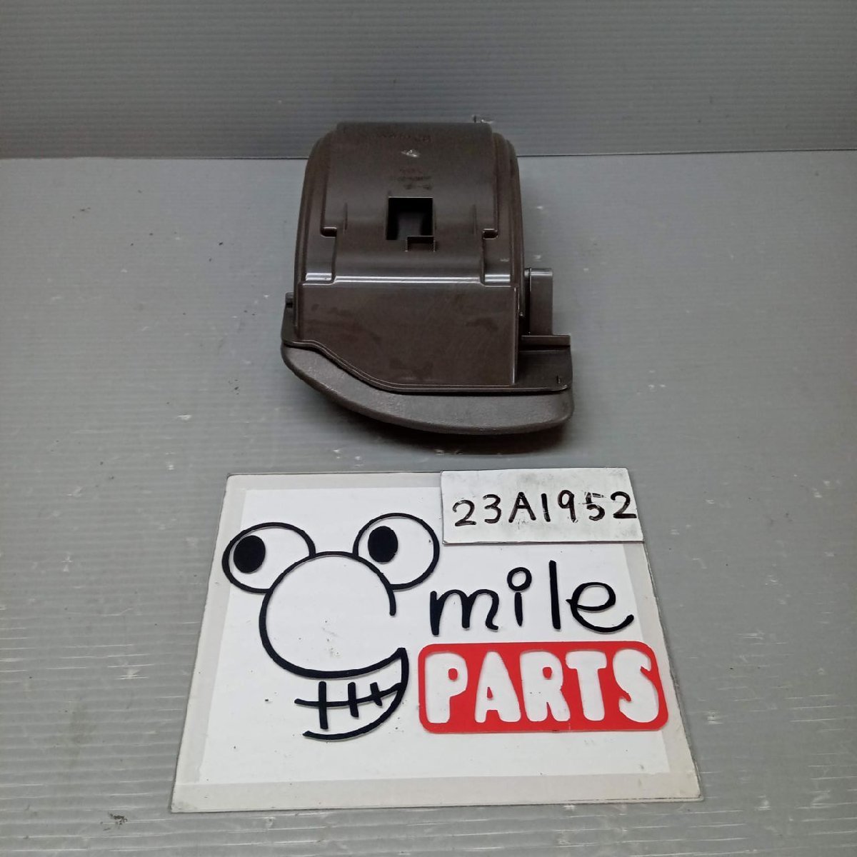 ZNM10W/ANM10 アイシス 純正 中央ドリンクホルダー 1B2-6-7/23A1952*同梱不可拍卖