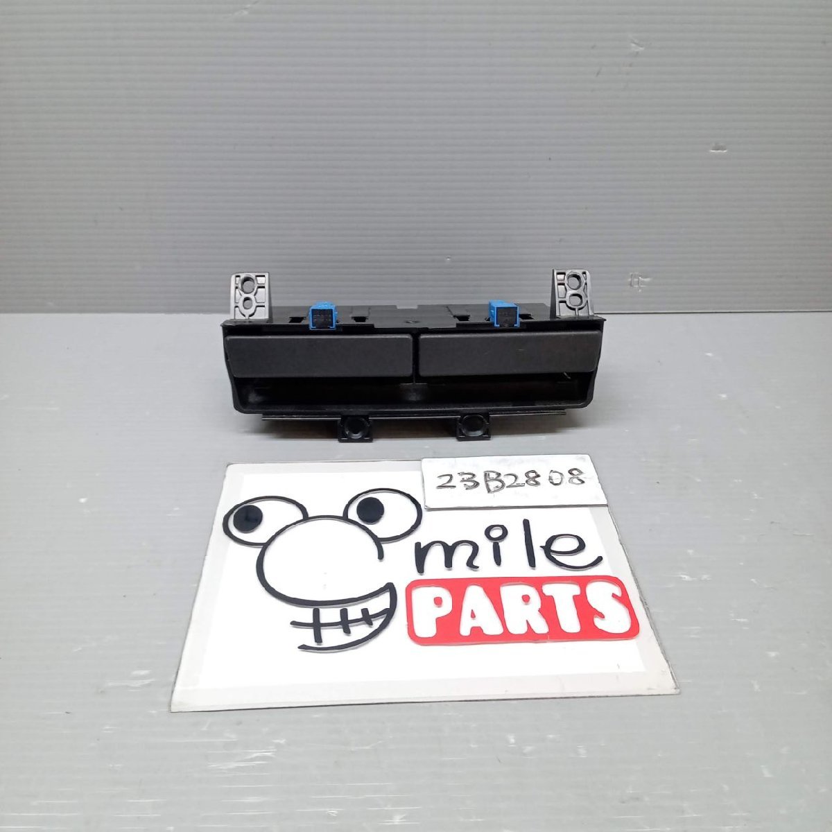 QNC25/QNC20 bB 純正 中央ドリンクホルダー 1B2-2-6/23B2808*同梱不可拍卖