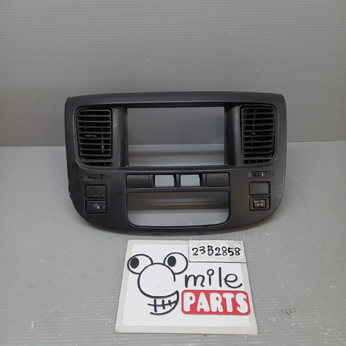 VWE25 キャラバン 純正 オーディオパネル 1A1-19-8/23B2858*同梱不可拍卖