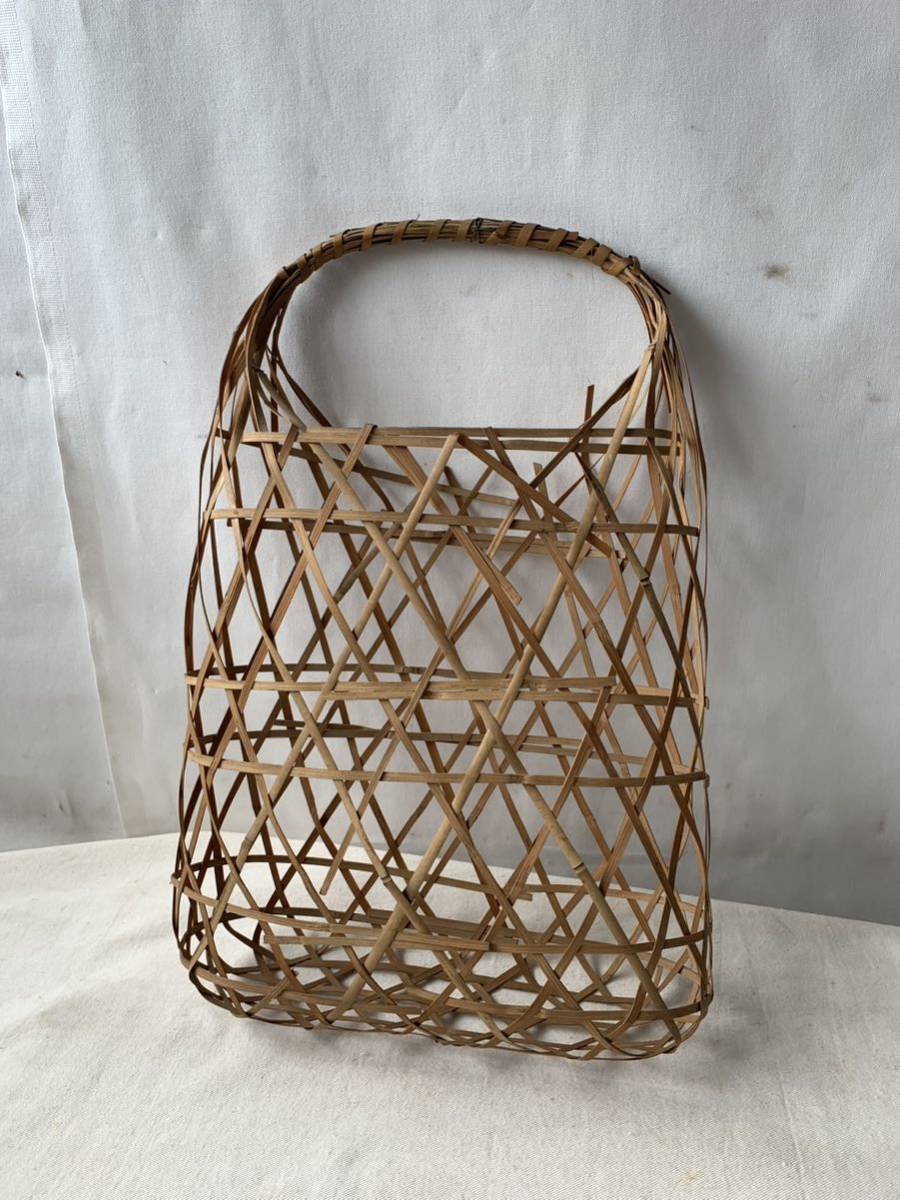 デザインが素敵な持ち手付竹カゴ籠かご 小物入バッグバスケット竹工芸レトロ古道具アンティークビンテージ什器インテリアディスプレイ収納拍卖