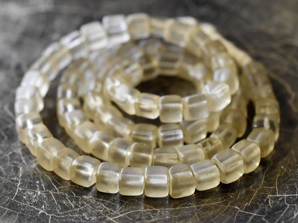 ●わくわく とんぼ玉★ANTIQUEボヘミアキューブ型クリアビーズ一連 蜻蛉玉 トンボ玉 アンティークビーズ【2307】【送料無料】【C23003】拍卖