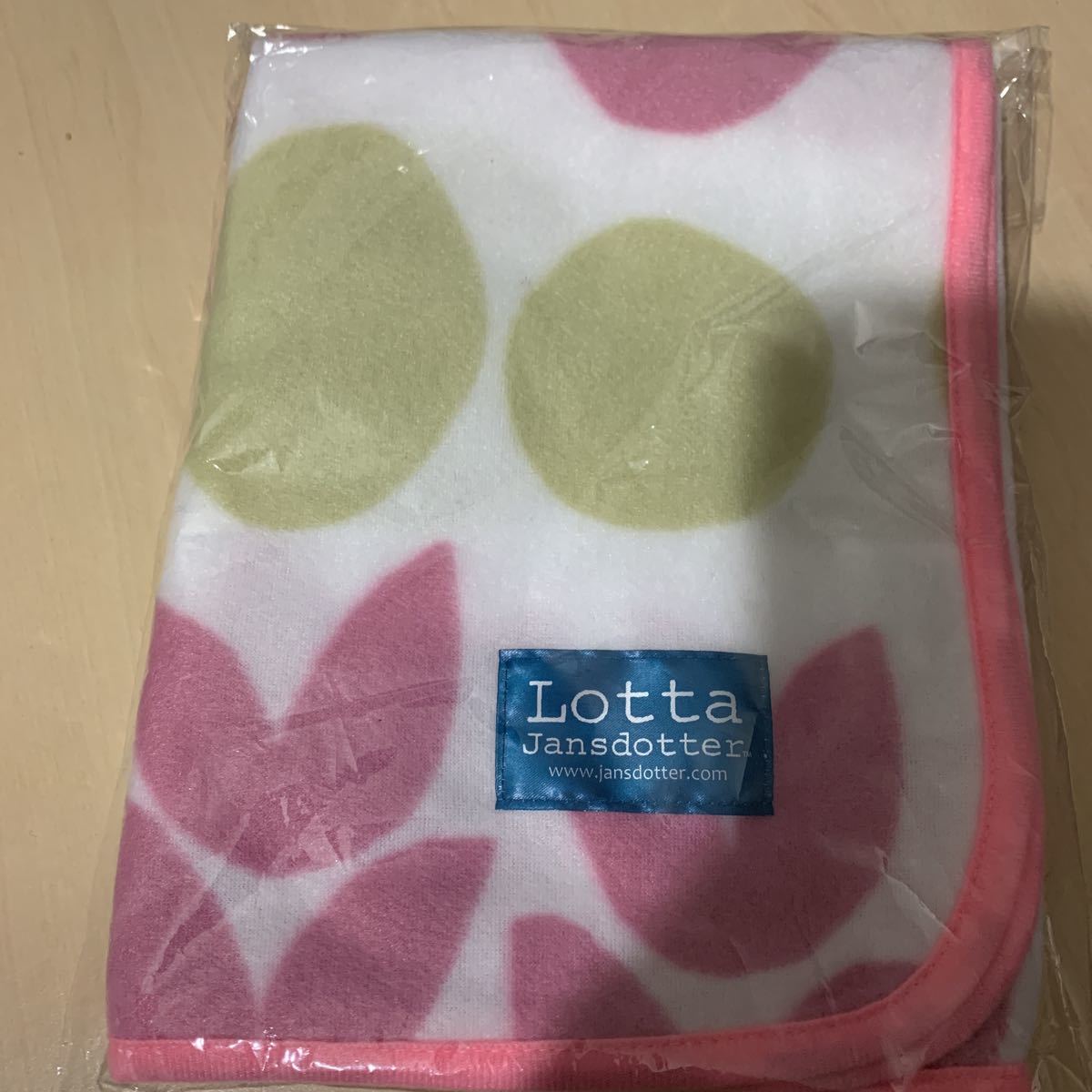 2枚セット ロッタヤンスドッター フリース ブランケット イトーヨーカドー ハッピーサンデー LOTTA ピンク 北欧柄 膝掛け拍卖