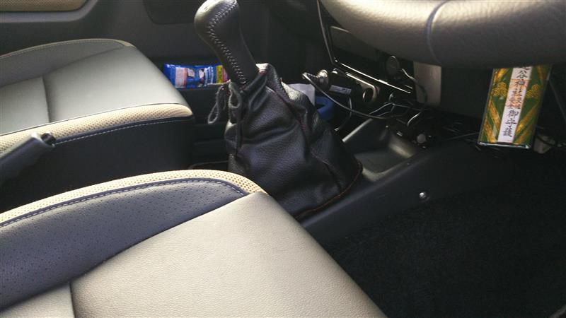 スバル フォレスター SJ5 D型 取り付け例あり 汎用本革シフトブーツ type2 MT、AT車に 新色ピンクも追加 シフトノブとのコーディネートに拍卖