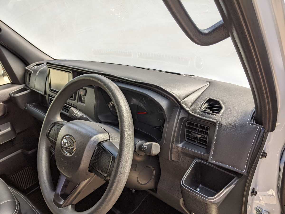 ダイハツ新型ハイゼットS710VS710Vダッシュマット トレイマットセット SHINKE製 生地ブロスクラッツィオPVCレザー 新品未使用品拍卖