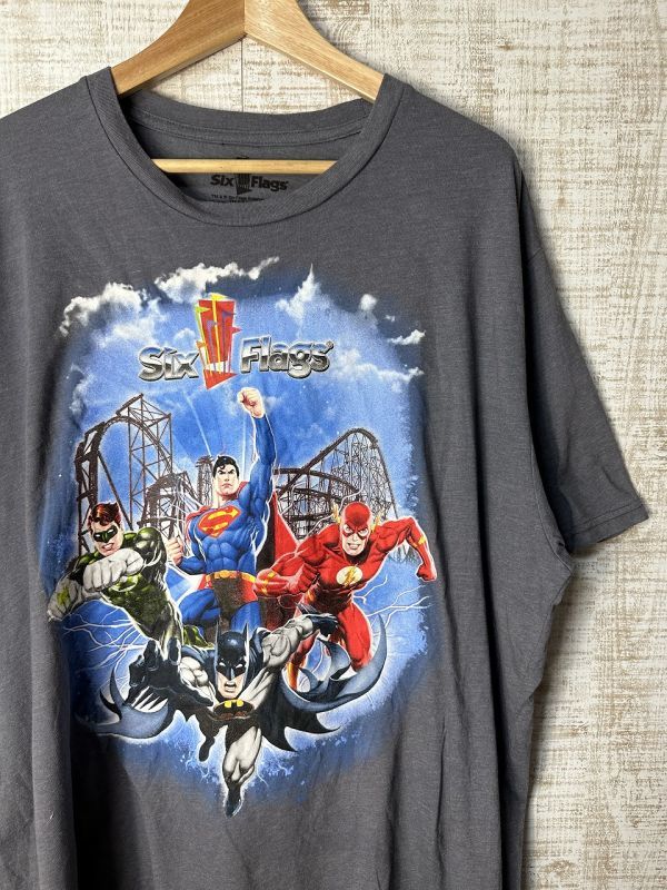 ☆超ビッグサイズ US古着 Six Flags ヒーロー キャラ Tシャツ プリント スーパーマン バッドマン グレー灰色【2XL/XXL】コットンポリ◆3879拍卖