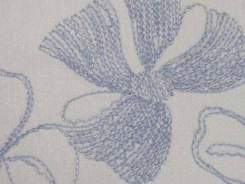 コットン天竺の軽い薄い生地に銀ラメの刺繍糸をあしらいク-ルなブル-をさらに柔らかく表現しております。115×165センチ拍卖