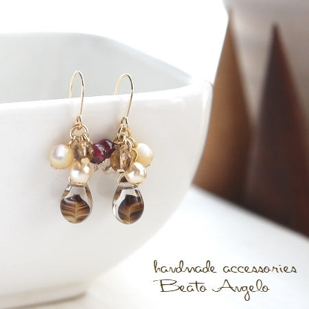 ◆+angelo+チェコドロップとガーネットのピアス(p-389)コーヒーマーブル G d001 天然石 ブラウン 秋 チタン 樹脂 イヤリング拍卖