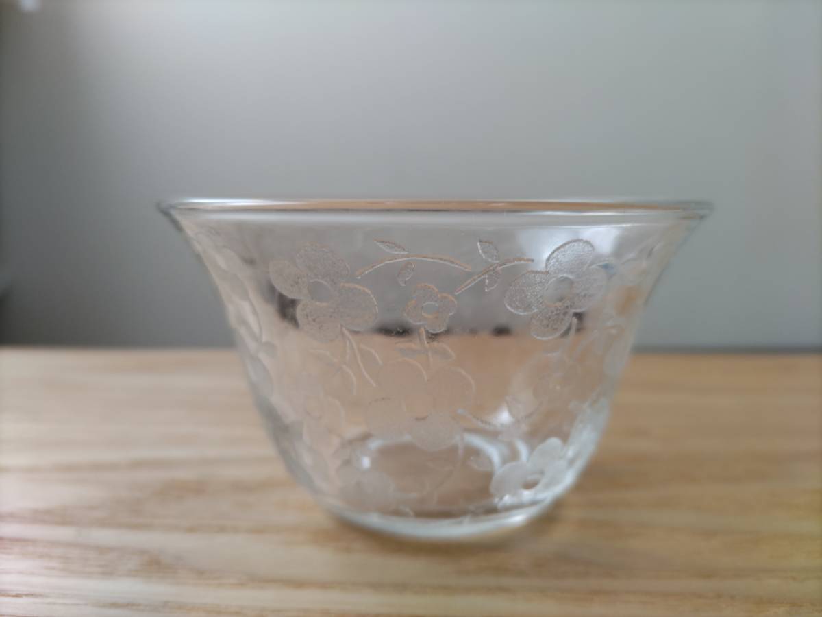 昭和レトロ デッドストック小花柄の小鉢4個セット拍卖