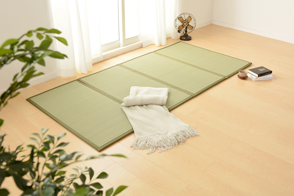 い草 4つ折り 畳マットレス 「鞍馬(くらま)」約140×200cm(置き畳 抗カビ 消臭 調湿 お昼寝マット ごろ寝マット 夏用 寝具)拍卖