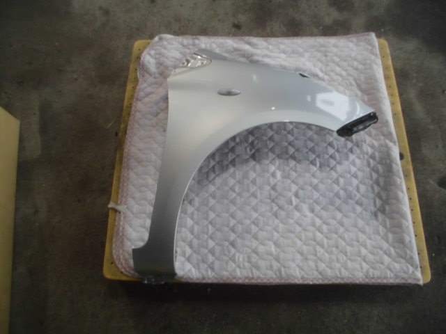 KSP90 ヴィッツ 右フェンダーパネル 1F7 取り付けOK 0506B拍卖