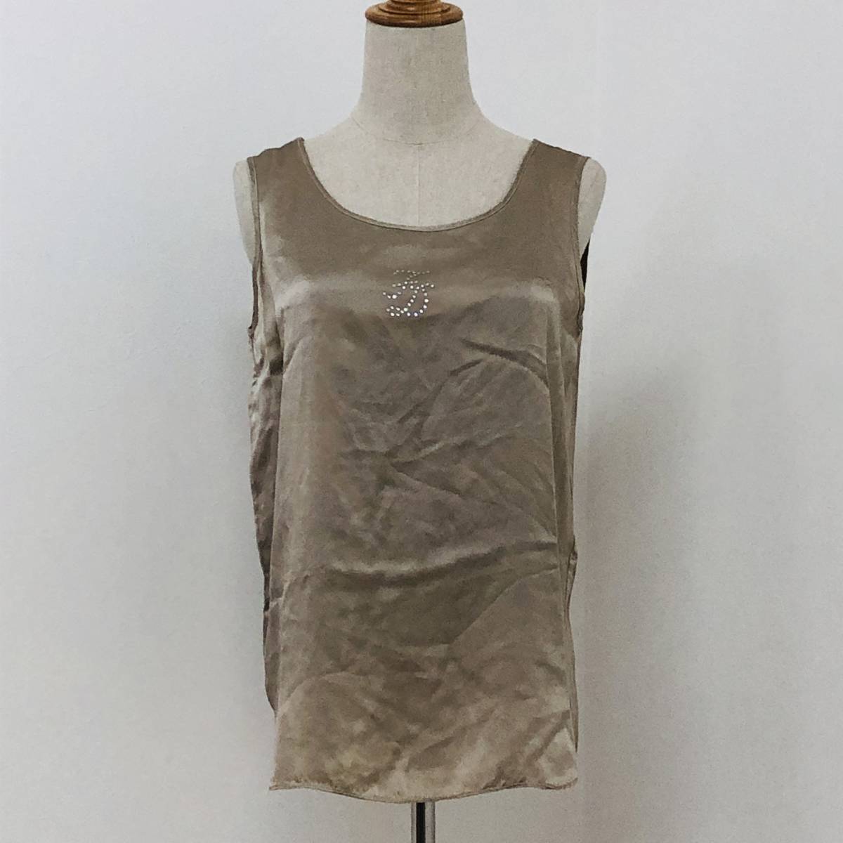 a01082 美品 Fenice フェニーチェ タンクトップ サイドスリット キラキラ ストーン 薄手 絹100 レディース ゴージャスなゴールドスタイル拍卖