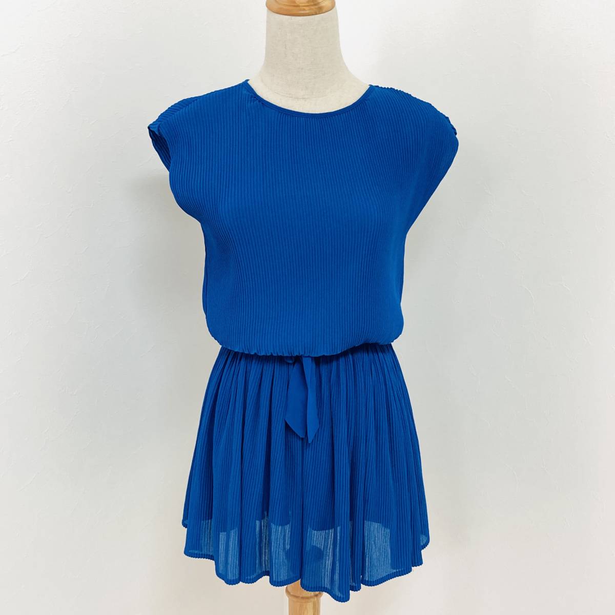 a01385 極美品 OKAIDI オカイディ ノースリーブチュニック ウエストゴム 腰紐付 エレガント 12A/Y152cm 青 シンプル 上品 クラシカルチック拍卖