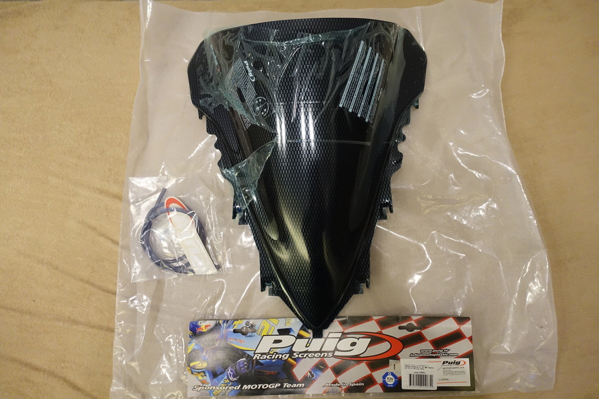 Puig YZF-R1 (07-08) レーシングスクリーン カーボンプリント 4365C 定価25,730円 プーチ拍卖