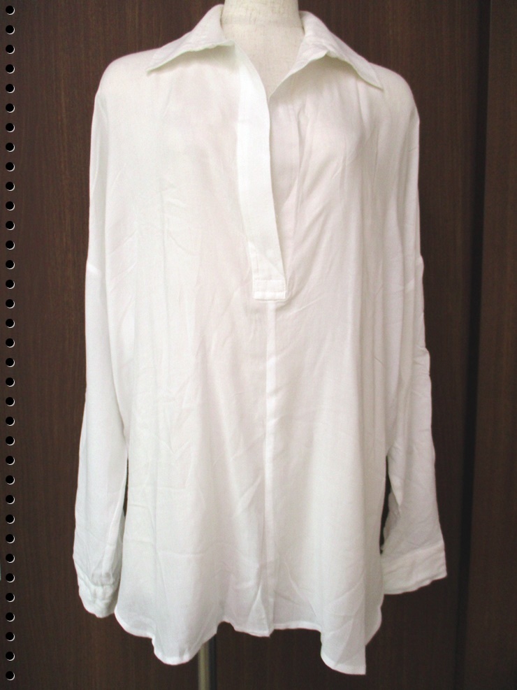 1074 AZUL by moussy アズールバイマウジー ◆スキッパー 抜き襟 ゆるシャツ◆ ドロップドショルダー ロールアップ袖 S 長袖 薄手 白拍卖