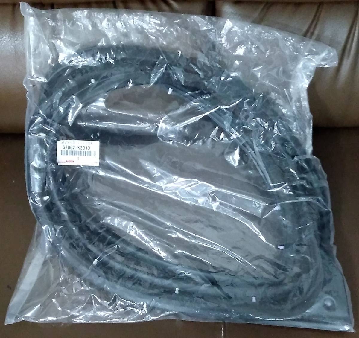 トヨタ ヤリスクロス 6AA-MXPJ10 R3年 フロントドアウエザストリップ *67862-K2010*拍卖