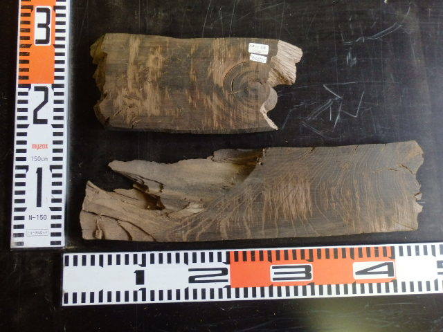 e3060515 神代欅●端材●2本●厚約2.3cm☆無垢板1枚板 木材 板 DIY 板材 天板 棚板 テーブル 看板 花台など種類豊富!拍卖