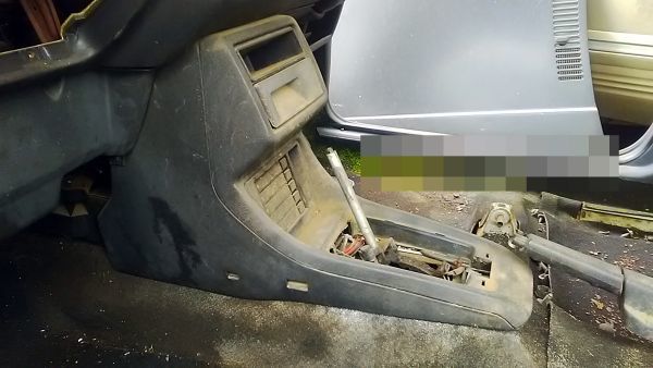 ■フォルクスワーゲン ゴルフ2 センターコンソール 中古 191863241 GLi CLi 19RV 部品取あり 右ハンドル MK2 ジェッタ ATミッション■拍卖