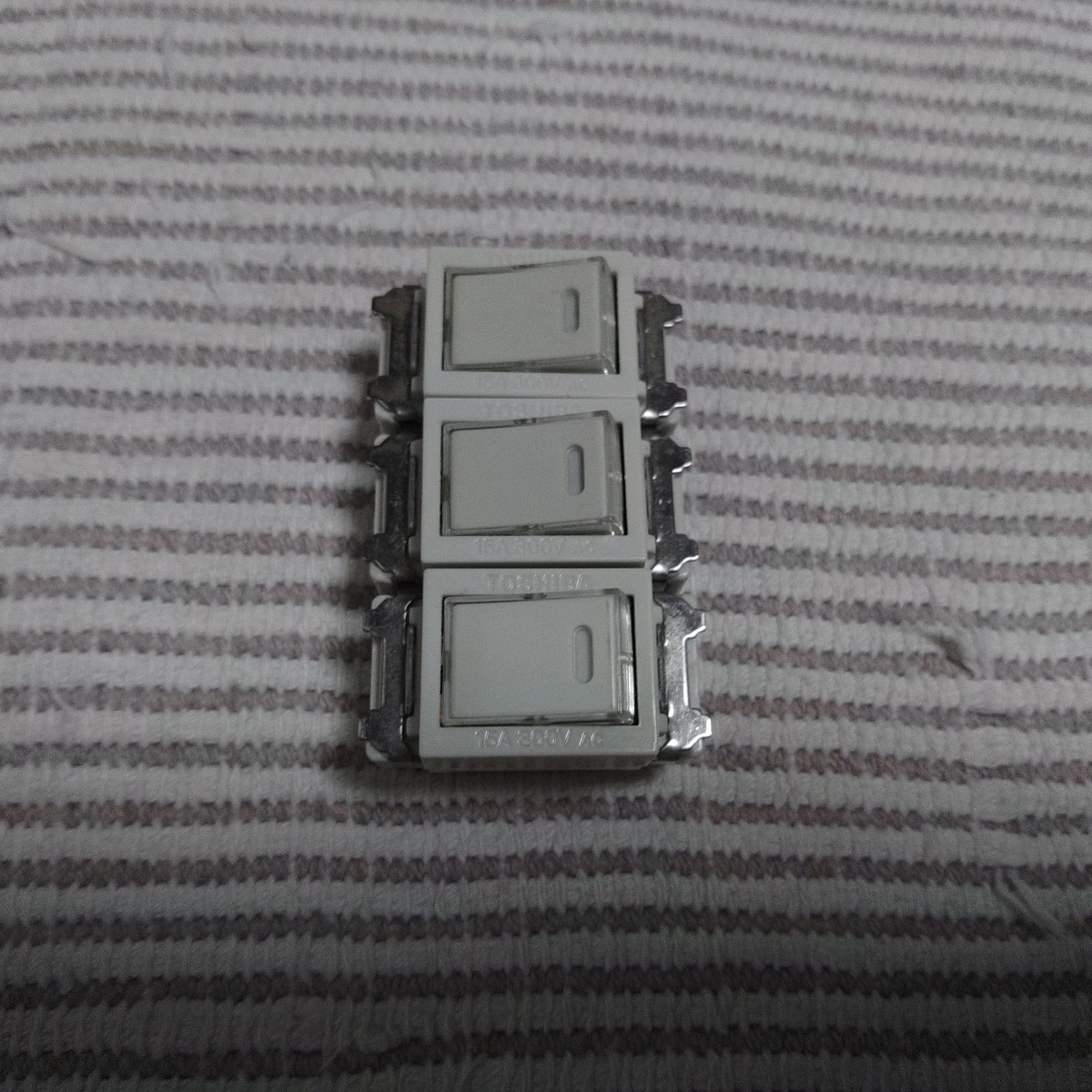 東芝 NDG1314 4路オフピカスイッチ 新古 3個 拍卖