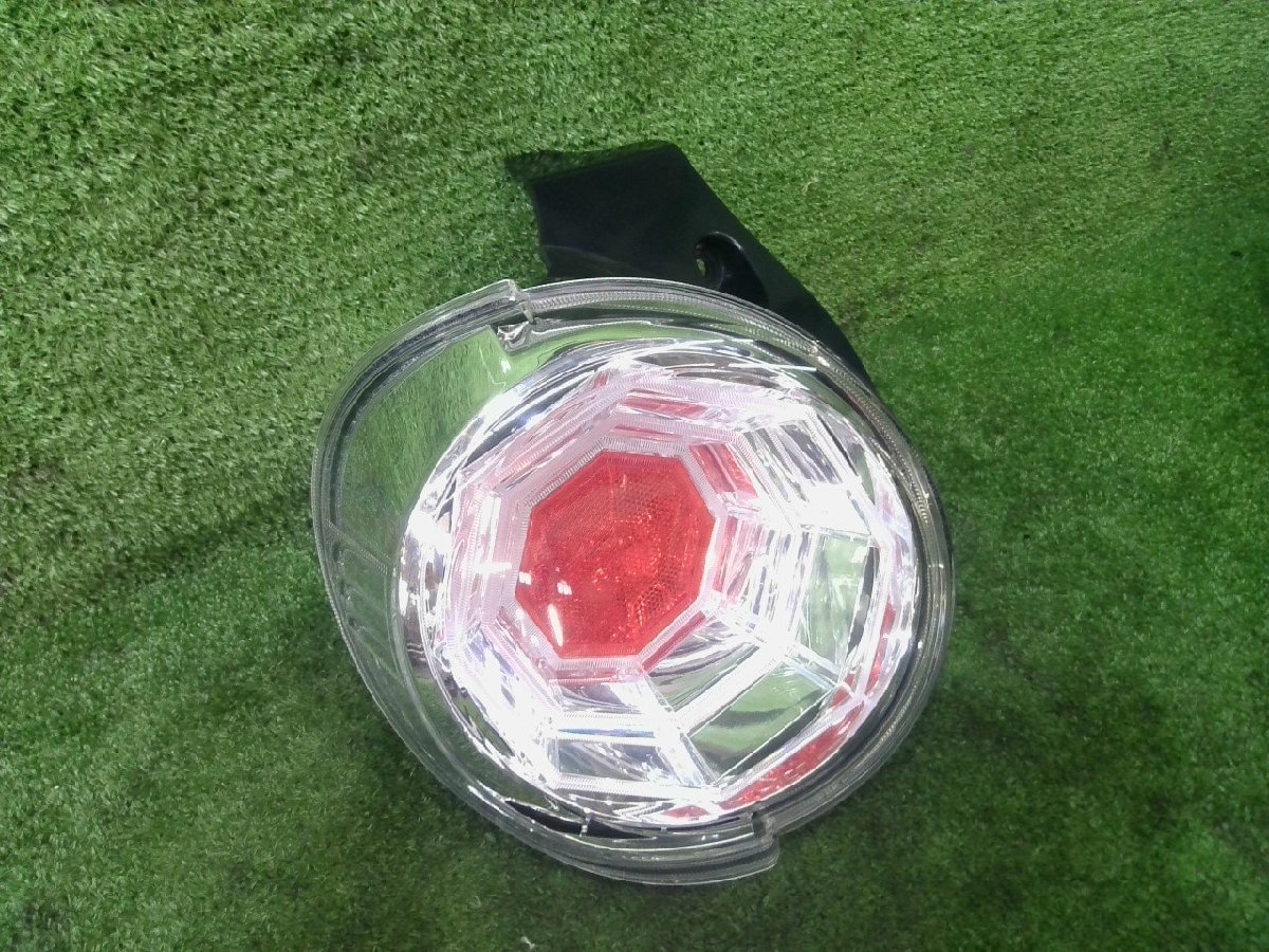 キャスト DBA-LA250S LA250A LA260 左 テールランプ テールライト KF-VE R67 H30年 LED 81560-B2650拍卖