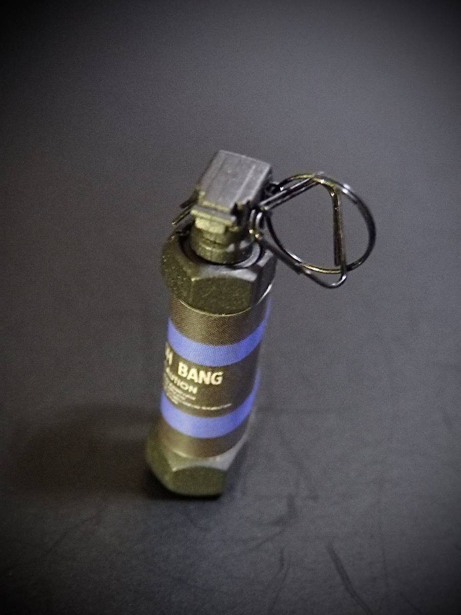 【値上げ予定】DAMTOYS 模型 1/6 スケール 男性 フィギュア用 装備 部品 武器 バイオハザードRE2 レオン用 閃光手榴弾 (未使用拍卖