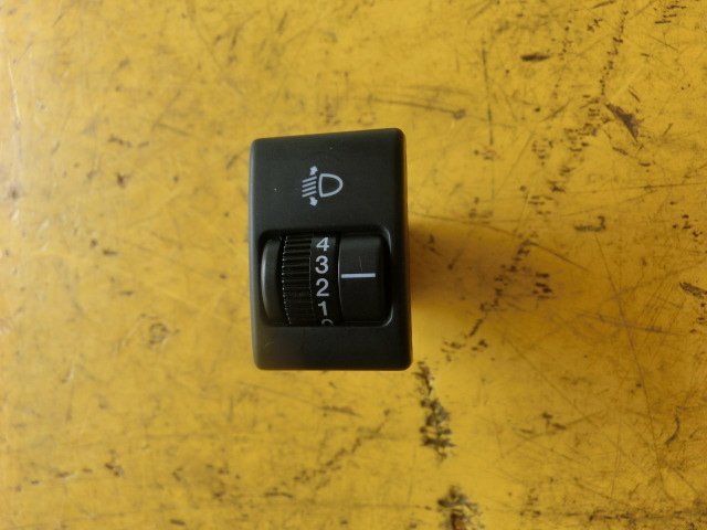 ★キャリィトラック 光軸調整 スイッチ 平成18年 EBD-DA63T ヘッドライト 走行少 KC 即決あり拍卖