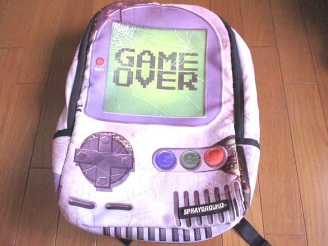 即決あり! 1点限り ゲームボーイ型 リュック SPRAYGROUND 転写 総柄 おもしろ拍卖