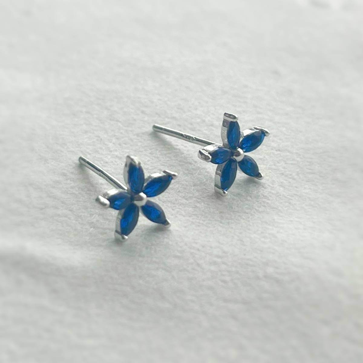 ピアス シルバー Silver925 アレルギー対応 フラワー ブルー プレゼント プチギフト 贈り物 収納ケース付拍卖