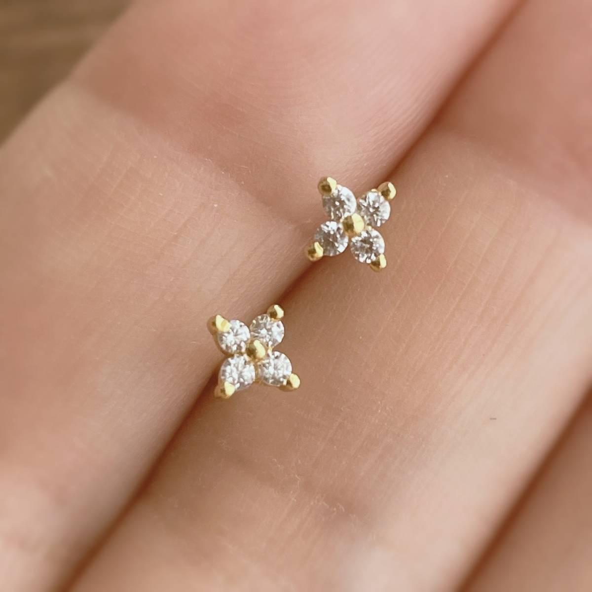 ピアス シルバー Silver925 ゴールド 18Kコーティング フラワー 4mm ミニピアス シンプル プレゼント プチギフト 贈り物 収納ケ拍卖