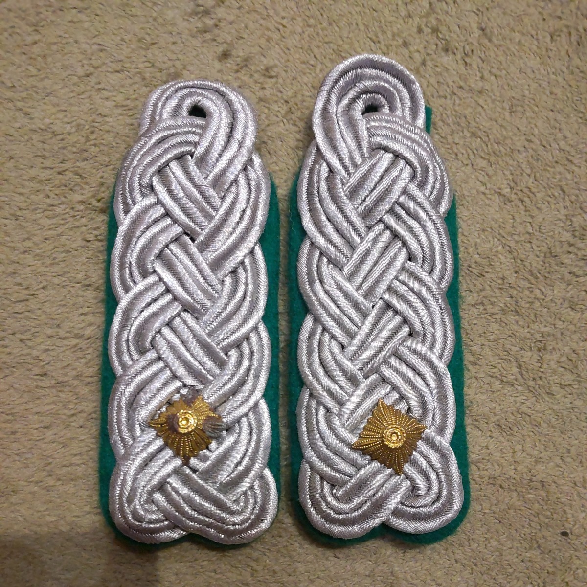 東ドイツ軍 小佐肩章(緑)拍卖