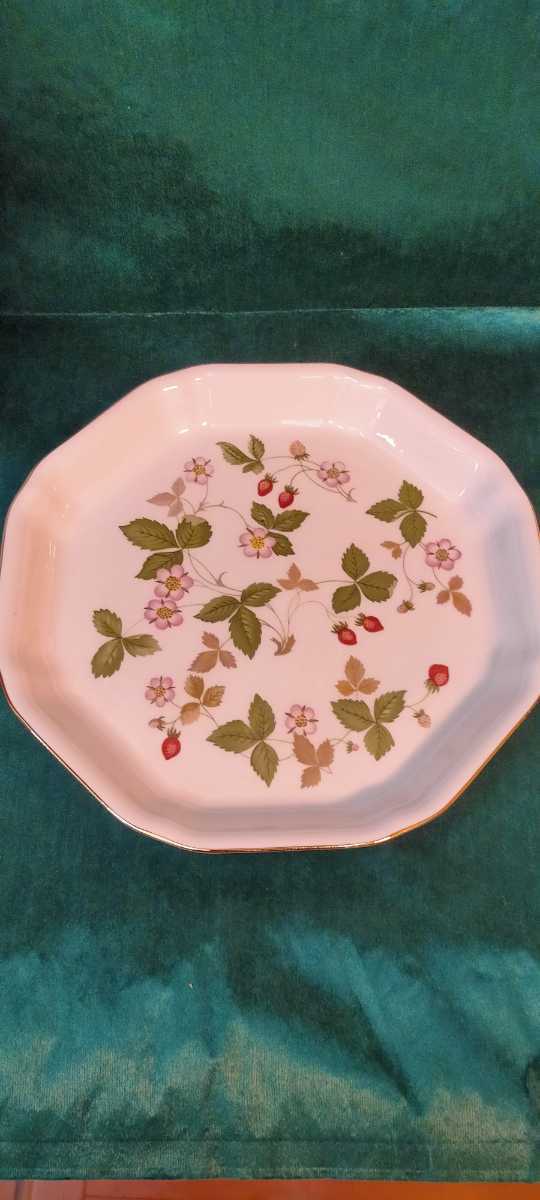 未使用化粧箱入 wedgewoodワイルドストロベリー 八角形 デイナープレート  24cm  マイセン ジノリすきさんも拍卖