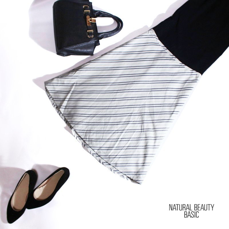 美品 ナチュラルビューティーベーシック ■ 春 夏 マルチ 斜め ストライプ柄 Aライン コットン フレアスカート S 7号 ホワイト グレー 緑拍卖