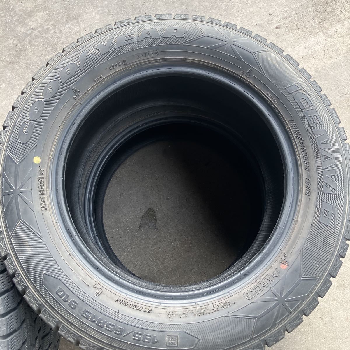 195/65R15 グッドイヤー スタッドレス バリ溝 プリウス エスクワイア ヴォクシー カローラ拍卖