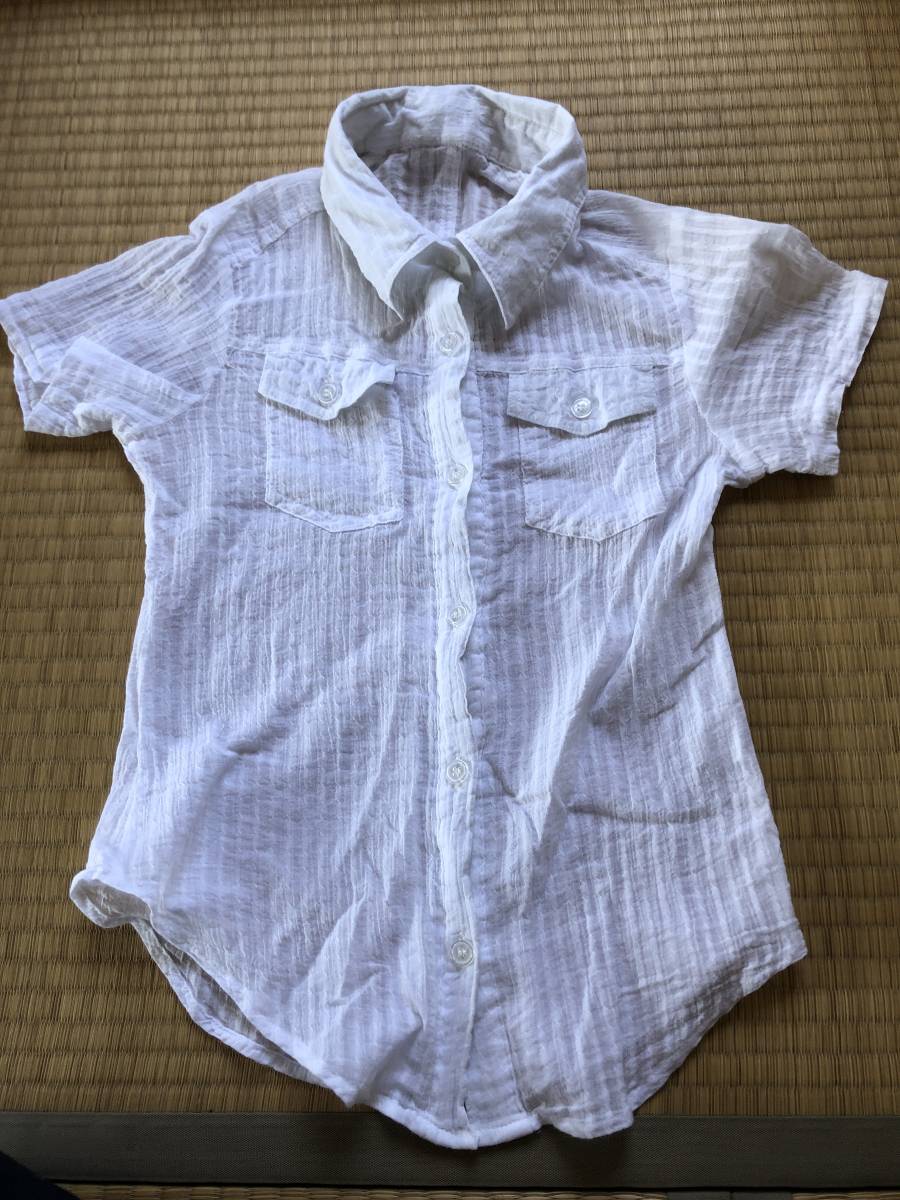 薄手の白いシャツ サイズM拍卖