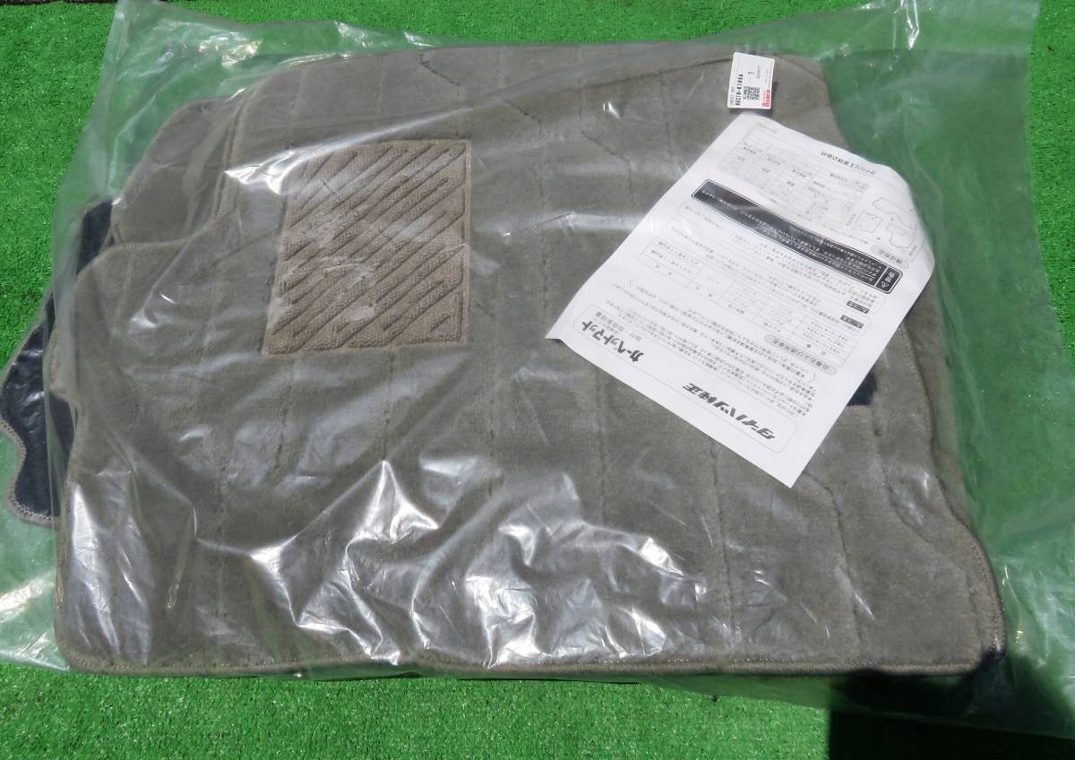 ダイハツ M900S/M910S トール 2016年11月(平成28年)以降 08210-K1056 純正 高機能タイプ カーペットマット グレージュ拍卖