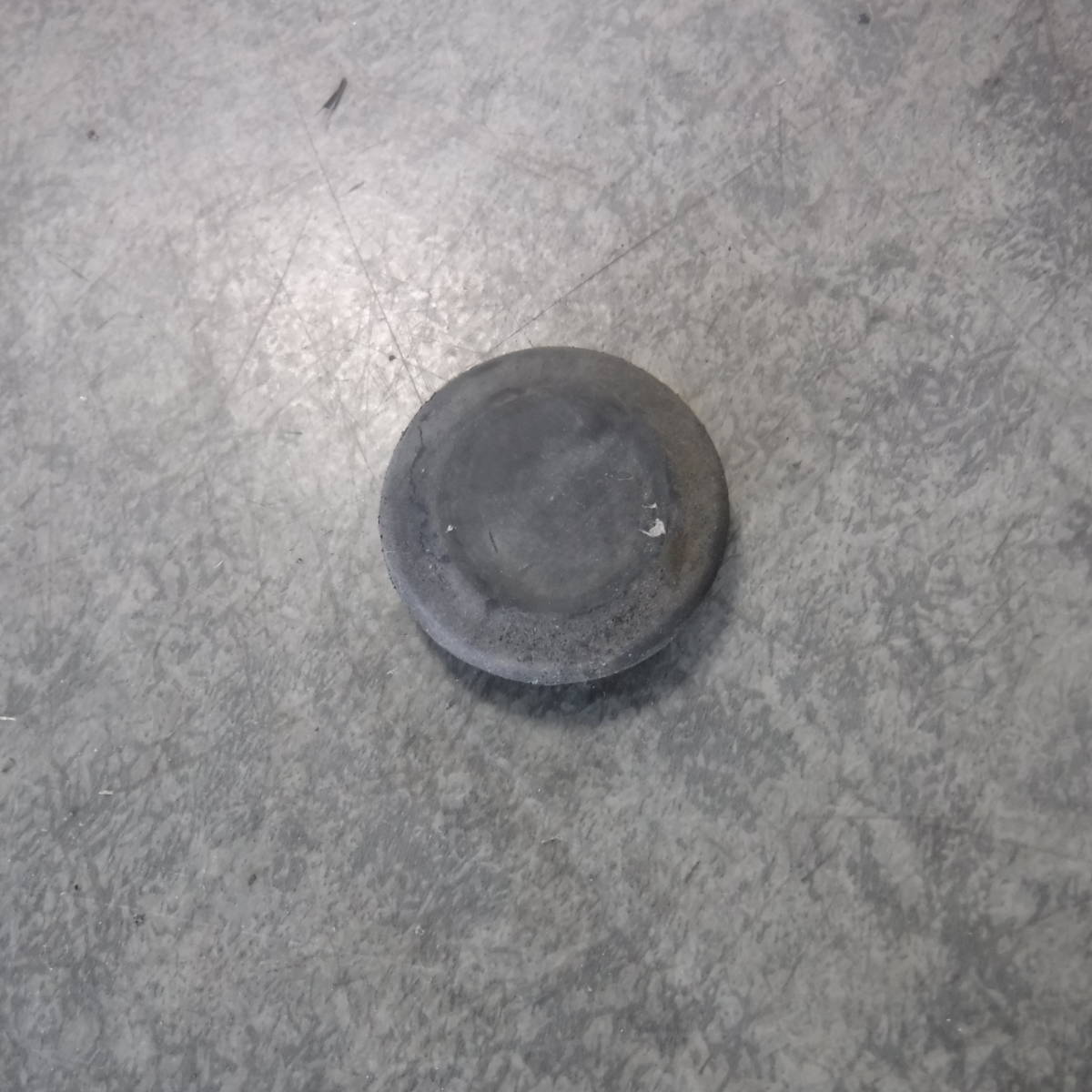 ミニキャブ トラックU42Tリア荷台フロア固定ボルト 目隠し キャップU41Tリヤ荷台ボディ ゴム カバー フロアー ミニキャブトラック軽トラ拍卖