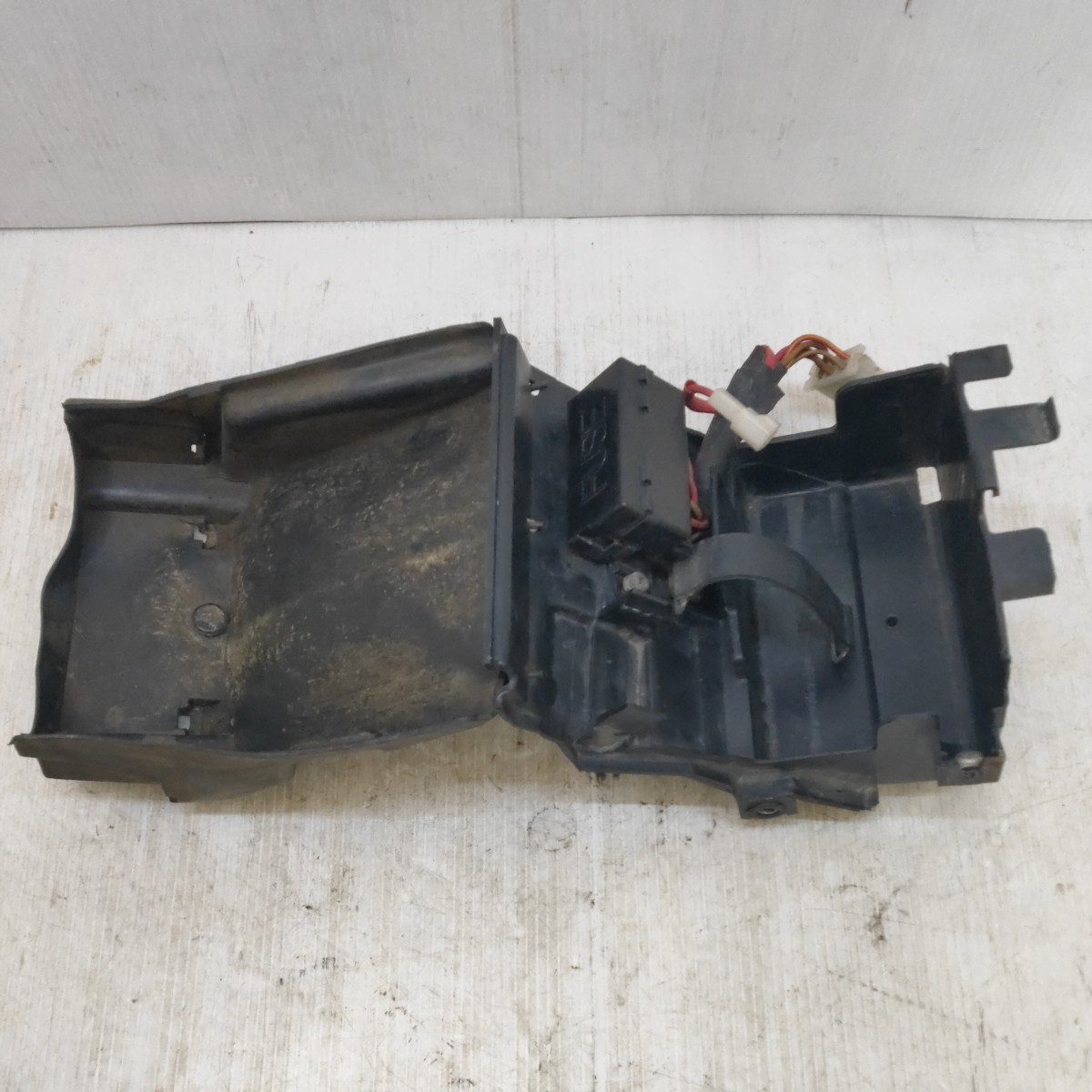 【0720-16】ヤマハ ZEAL 3YX-*** FZX250 純正 バッテリーケース拍卖