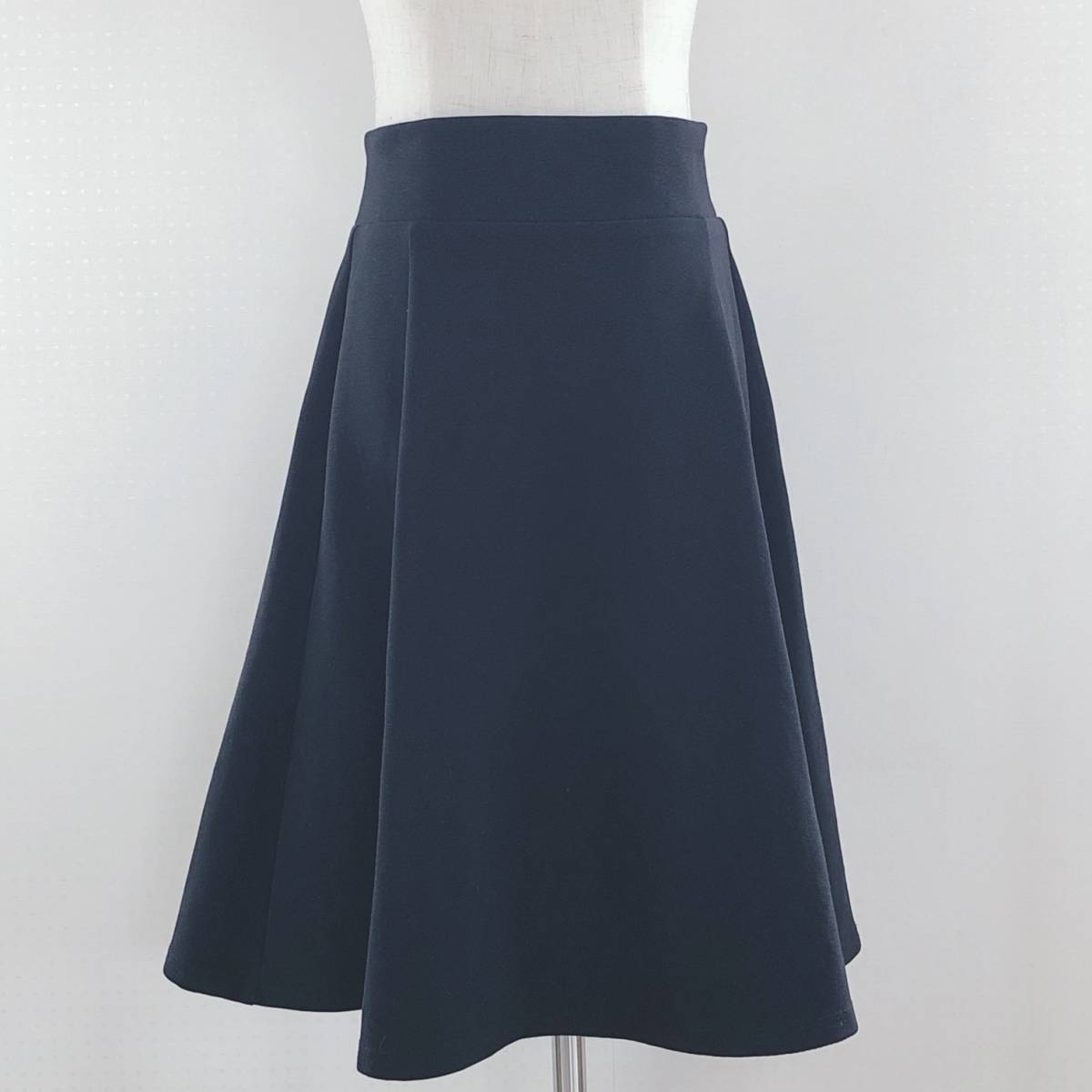 AS0535 GU ジーユー レディース ボトムス フレアスカート 膝丈 S ブラック 黒 無地 シンプル シック 春秋 モノトーンモード スタイリッシュ拍卖