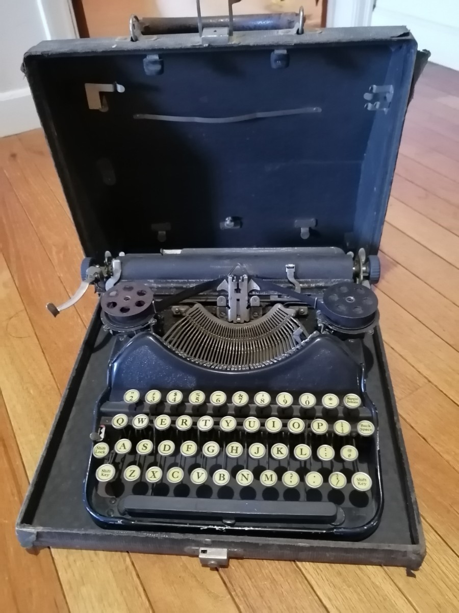 CORONAタイプライター 1920年代 アメリカ ケース付き ヴィンテージ アンティーク タイプライター 筆記具 小説 B40n1 拍卖