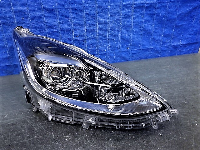 1800 アクア NHP10 後期 スタイルブラック 右ライト LED 52-322 F 美品拍卖