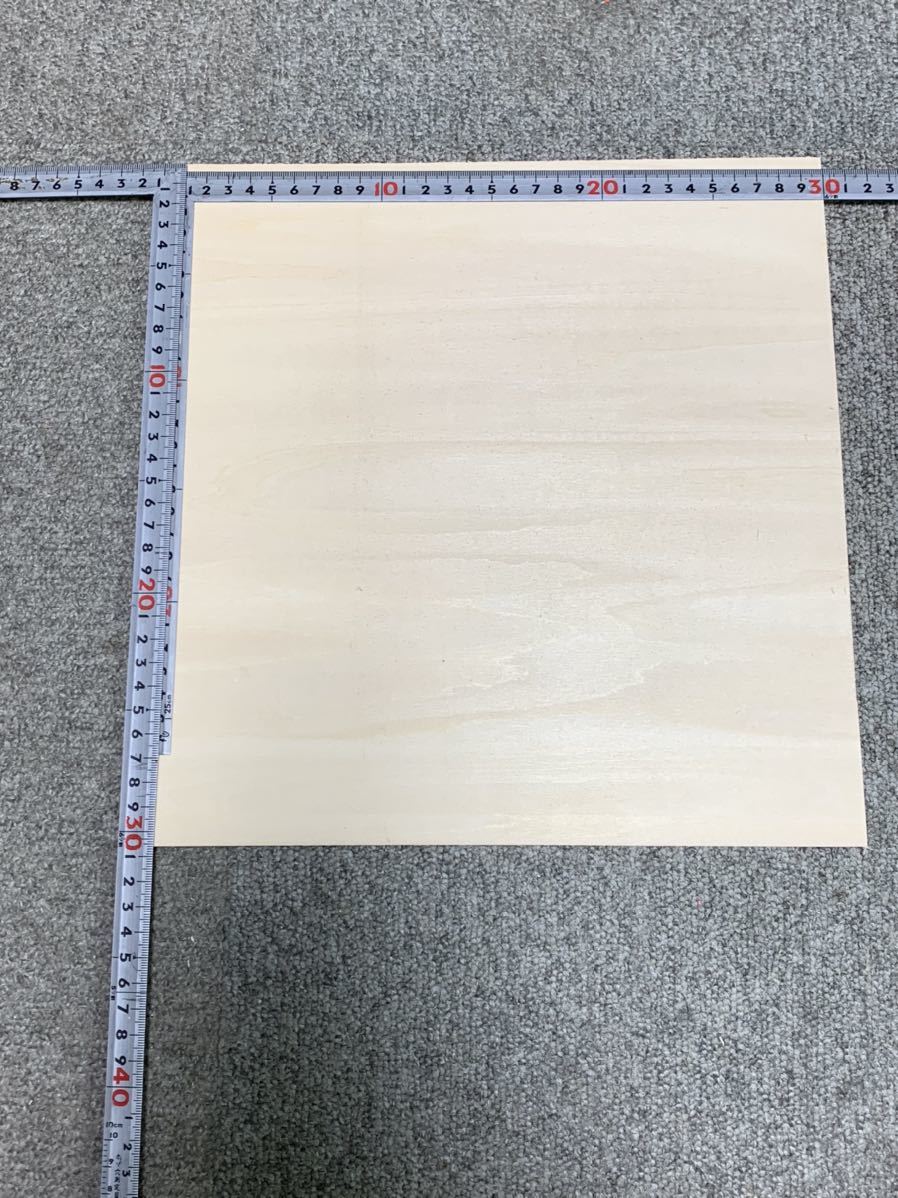 シナベニヤ・厚み6mm×300×300です。拍卖