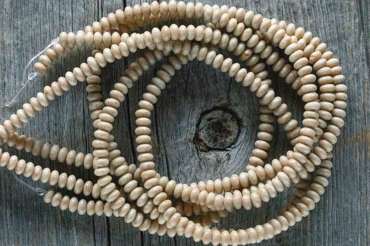 *Cream agate button type拍卖