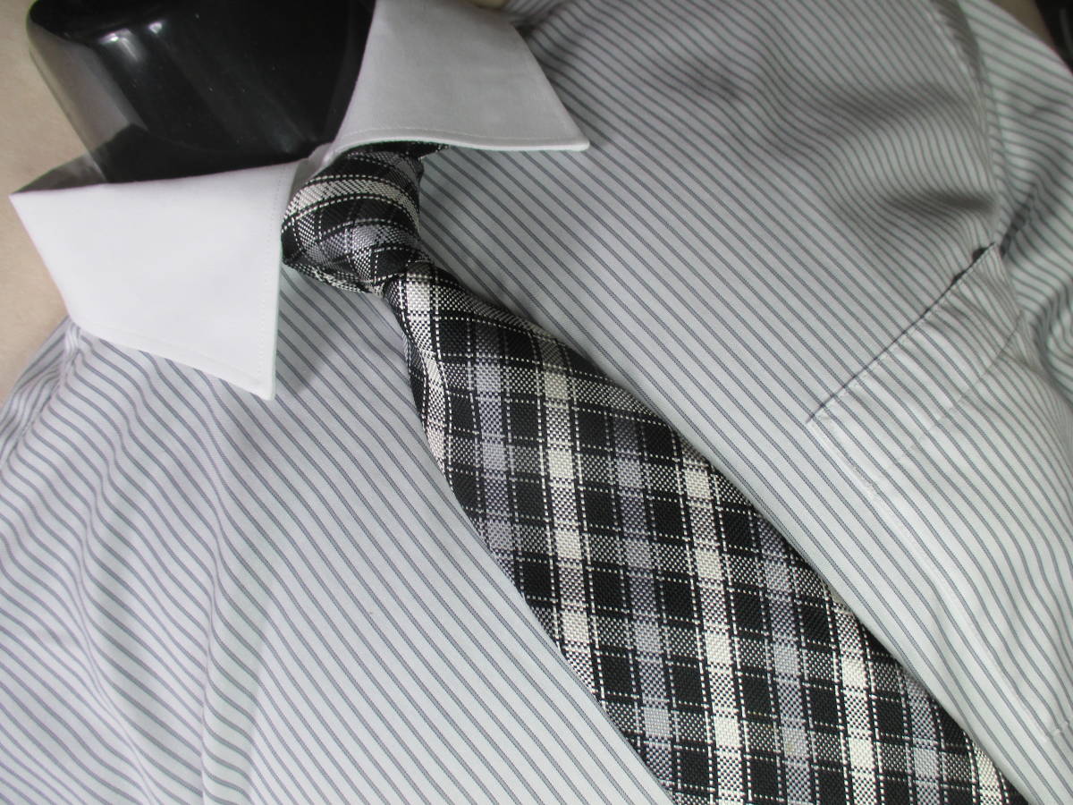 ☆ネクタイ◆ブリックハウス BRICK HOUSE ◇中古品☆格子柄・黒/アイボリー色系☆第29弾ブランドがいっぱい☆29-284☆拍卖