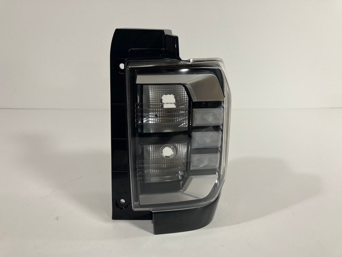 ダイハツ純正 LA900S/LA910S タフト 右側 LED テールライト TOKAIDENNSO 20525R/81551-B2460 棚番TH-216拍卖