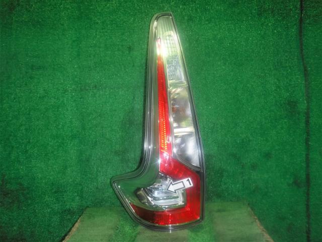 デイズ DBA-B21W 左テールランプ 3B20 26555-6A02F拍卖
